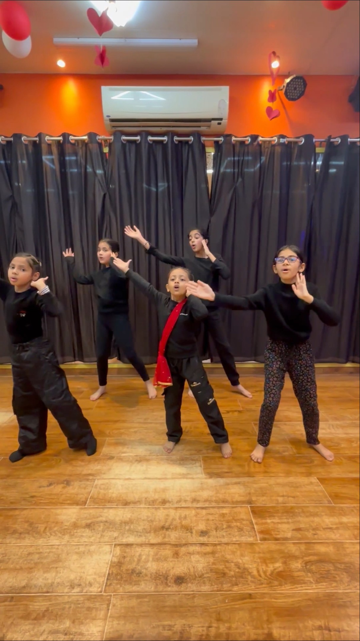 Oonchi Oonchi Waadi l Short Dance Cover l Easy Steps l OMG 2 #dance #shorts #trending #yt
